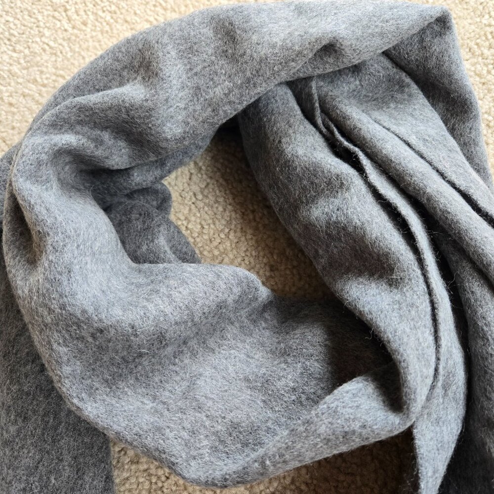 NWT 100% Wool Paris Atelier & Other Stories Grey Scarf - Picture 2 of 7
